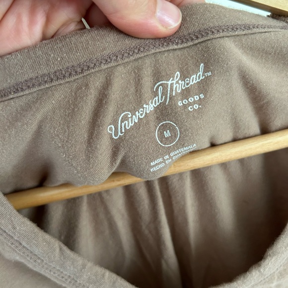 Universal Thread V-neck - Picture 3 of 4